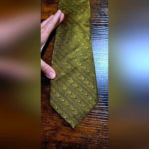 TED BAKER London  SILK Tie Business Office Church Tie 4 Inches Wide Dressy Green